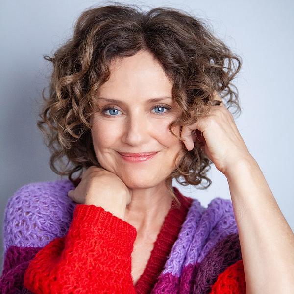 Mic In Hand: Jean Louisa Kelly Anything Can Happen