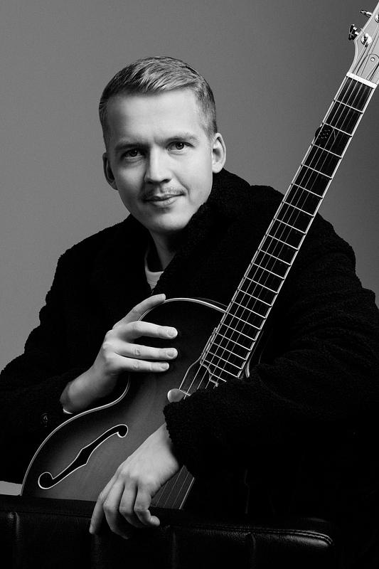 Gypsy Jazz with Olli Soikkeli!
