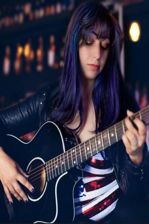 Nikki Briar