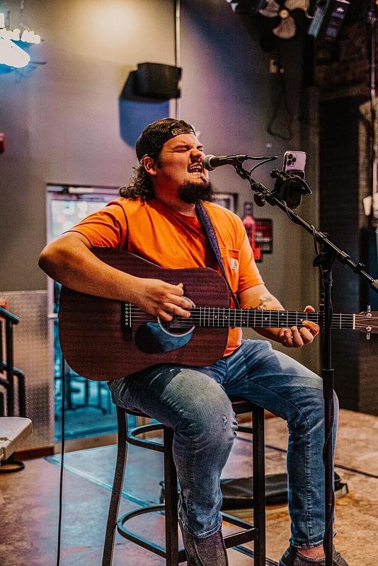 LUNCH TIME TUNES FEAT. SETH THOMAS