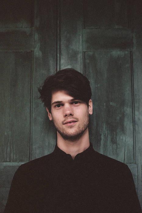 Worldwide Seagull • Isaac Gillespie • Jesse In Grey