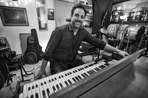 R&B/BLUES FUSION with Moses Patrou Duo