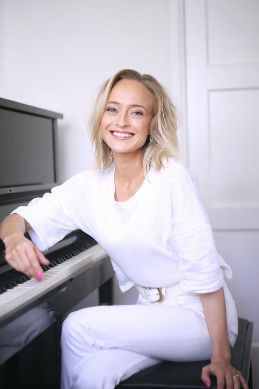 SWING JAZZ with Nadia Chechet Trio