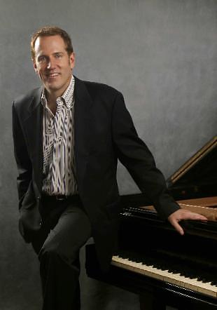 Richard Dowling plays George Gershwin