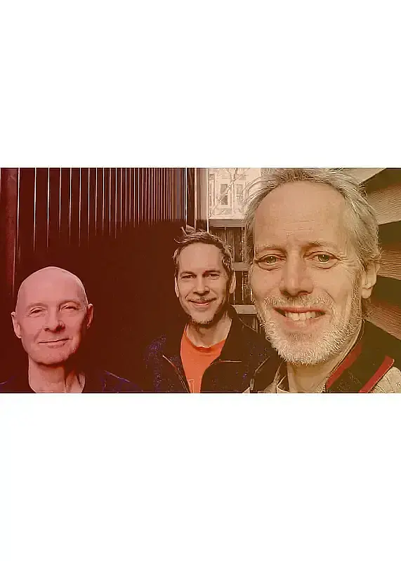 PAKULA SURPRISE