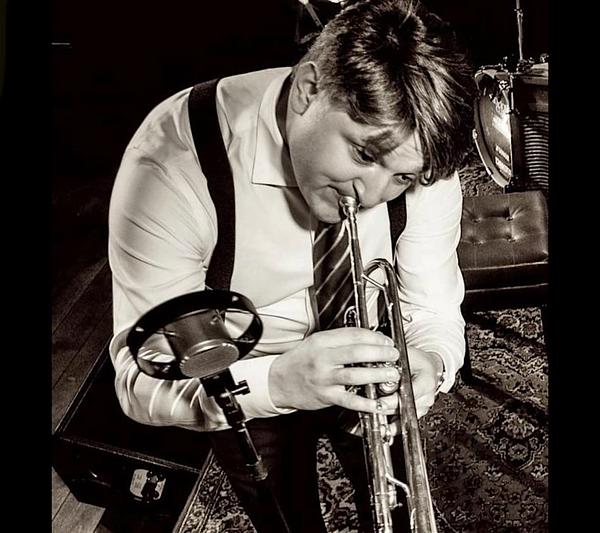 Sunday Swing with Konstantin & The Konstellation!