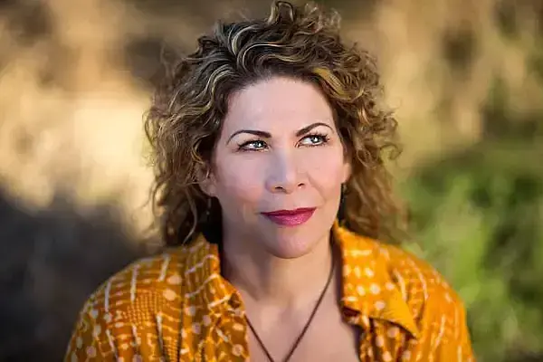 DAYNA KURTZ